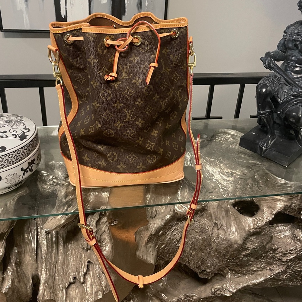 LV Bucket bag